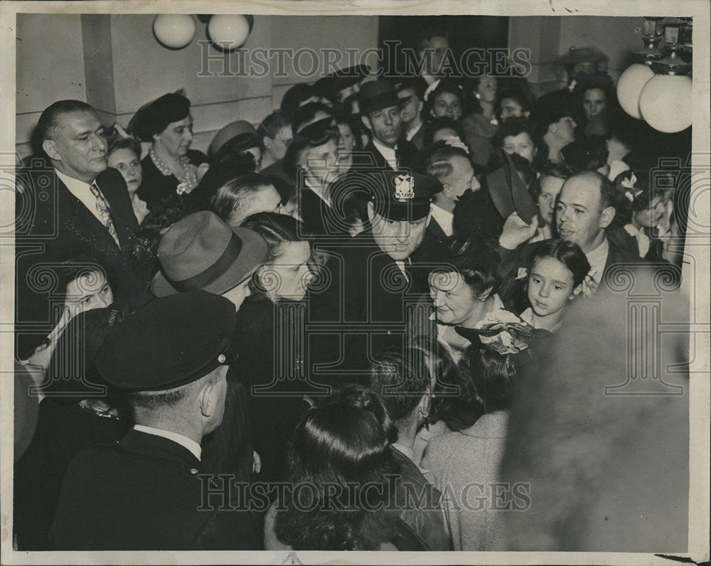 1944 Press Photo School Case Paris family Court room people Children Student - Historic Images