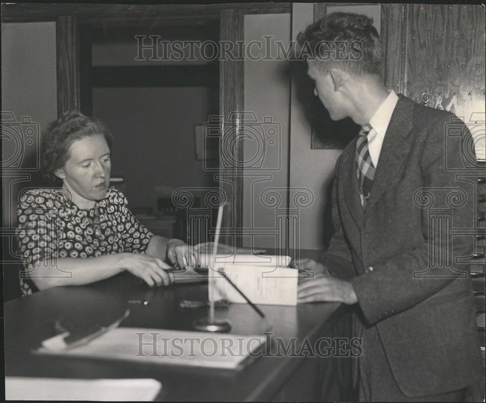 1944 Press Photo Bailiff Visits Parker School to Give Subpoena to Principal - Historic Images