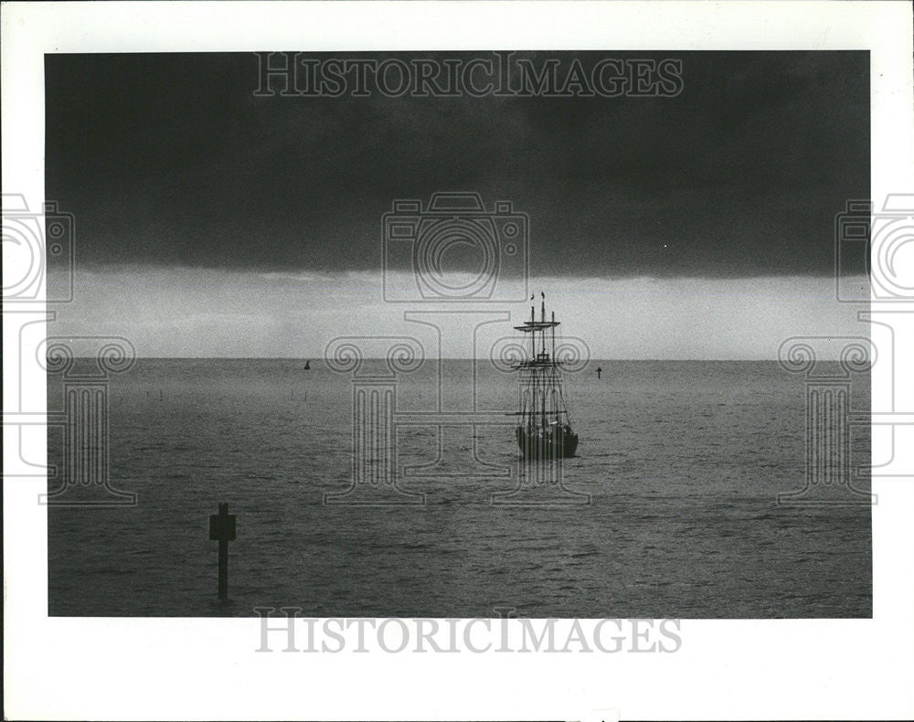 1982 Press Photo Ship Motoring Away From Approaching Storm Clearwater Pass - Historic Images