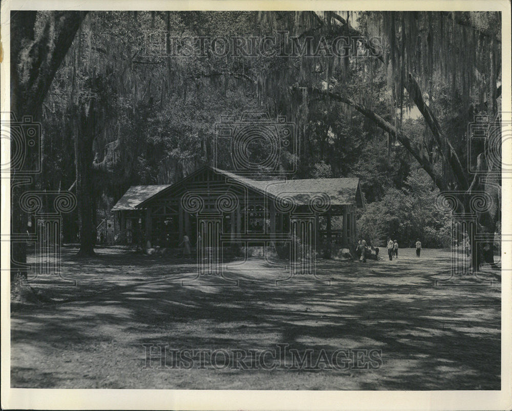 1969 Press Photo OLeno State Park Cabin Visitors - Historic Images