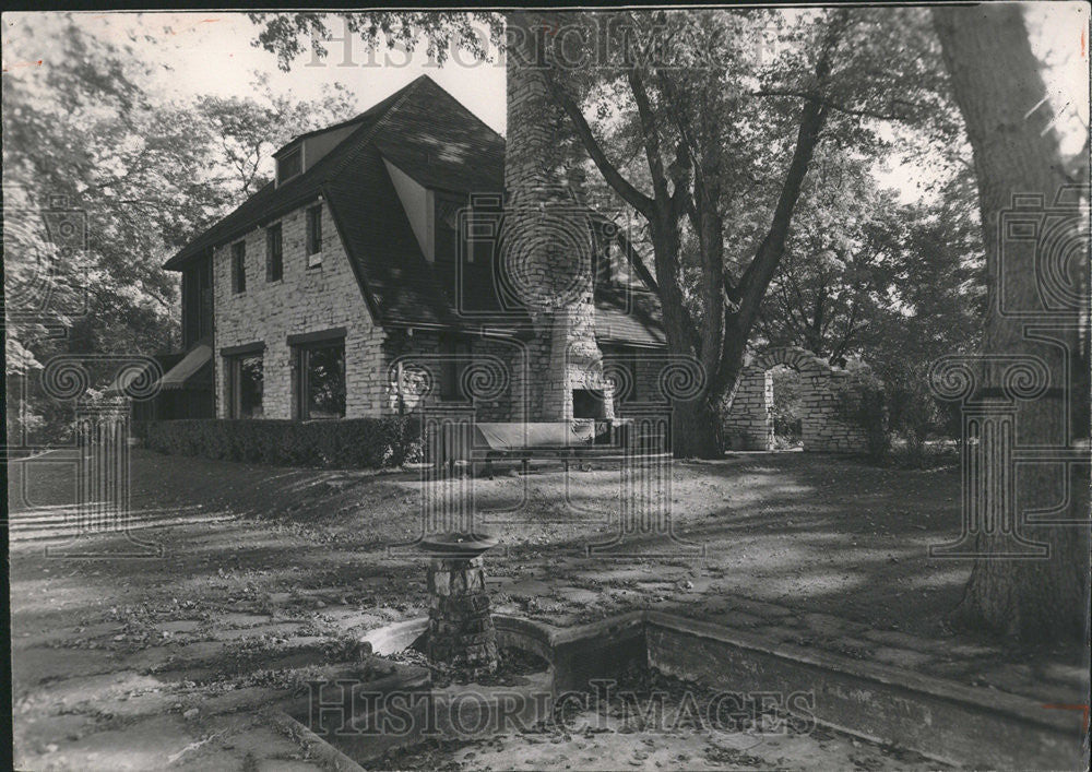 1951 Press Photo Old English Stone House Owned By Percy Couple - Historic Images