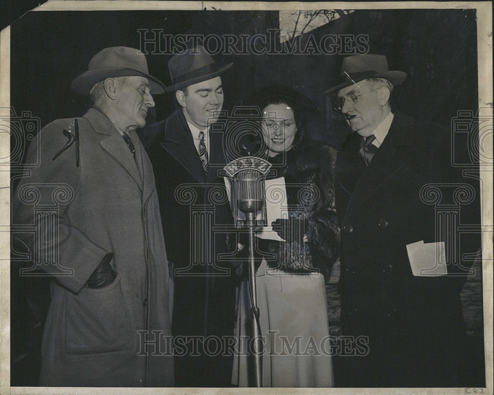 1943 Press Photo Mile o&#39; Dimes campaign to help fight infantile paralysis - Historic Images