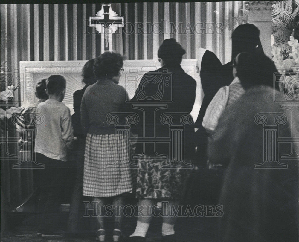 1972 Press Photo Child Johnny Lindquist Morizzo Funeral Home Chicago - Historic Images