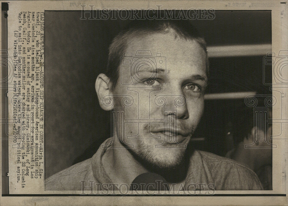 1970 Press Photo Alvin Glatowski American communication Vietnam Cambodia Court - Historic Images