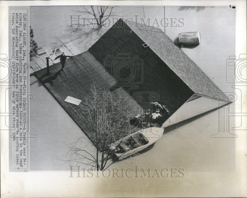 1964 Press Photo Family Escaping Flooded House Through Roof Indiana - Historic Images