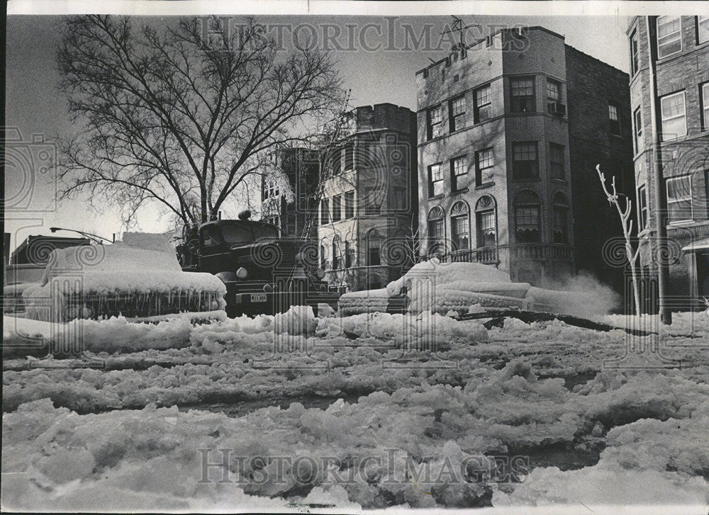 1969 Press Photo Seeley Chicago Weather Firemen temperature Cool truck prison - Historic Images