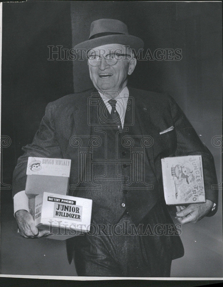 1961 Press Photo Former Pres Harry Truman With Gifts For Grandsons - Historic Images