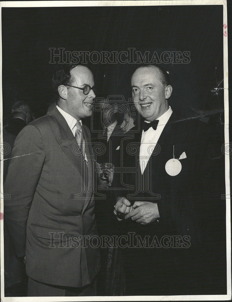 1958 Press Photo Peter Thorneycroft talks with Edwin Roth at a party. - Historic Images