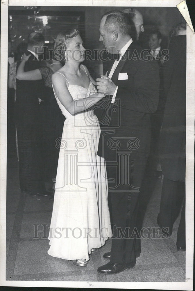 1951 Press Photo Mr Mrs Henry Van Schaack Jr Denver Christmas Symphony ball - Historic Images