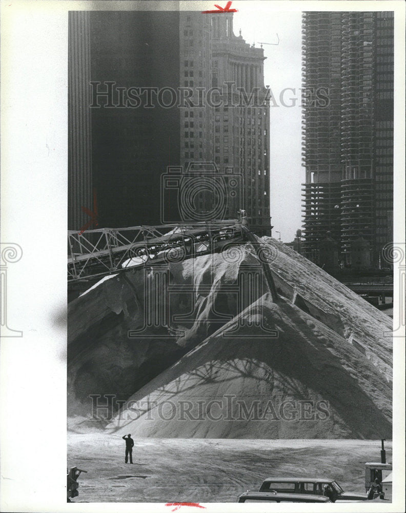 1982 Press Photo Snow Sleet horrors salt Chicago River Lake Shore - Historic Images