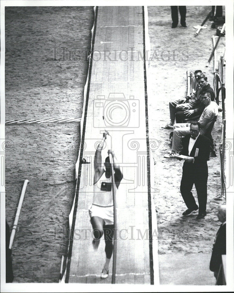 Press Photo Famous Sportsmen Participate Game Jump Long Stick - Historic Images