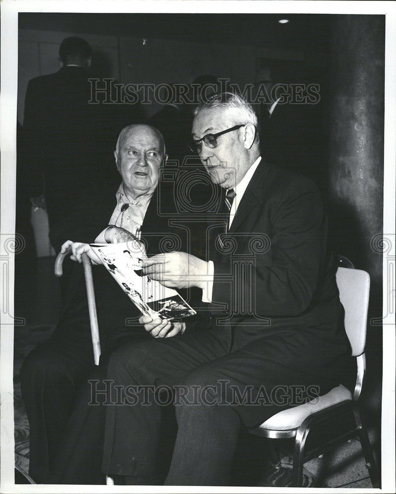 1964 Press Photo Frank Hill Art Buehler Relay Officials Pick Congress Hotel - Historic Images