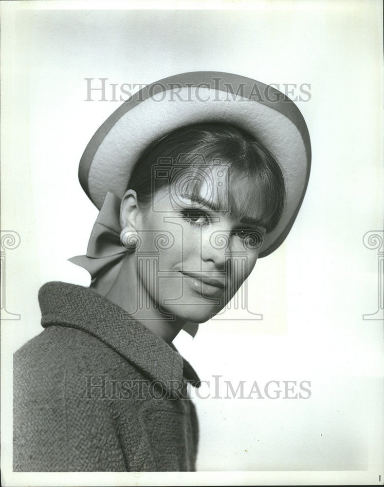 1965 Press Photo Fashion Woman Hats - Historic Images