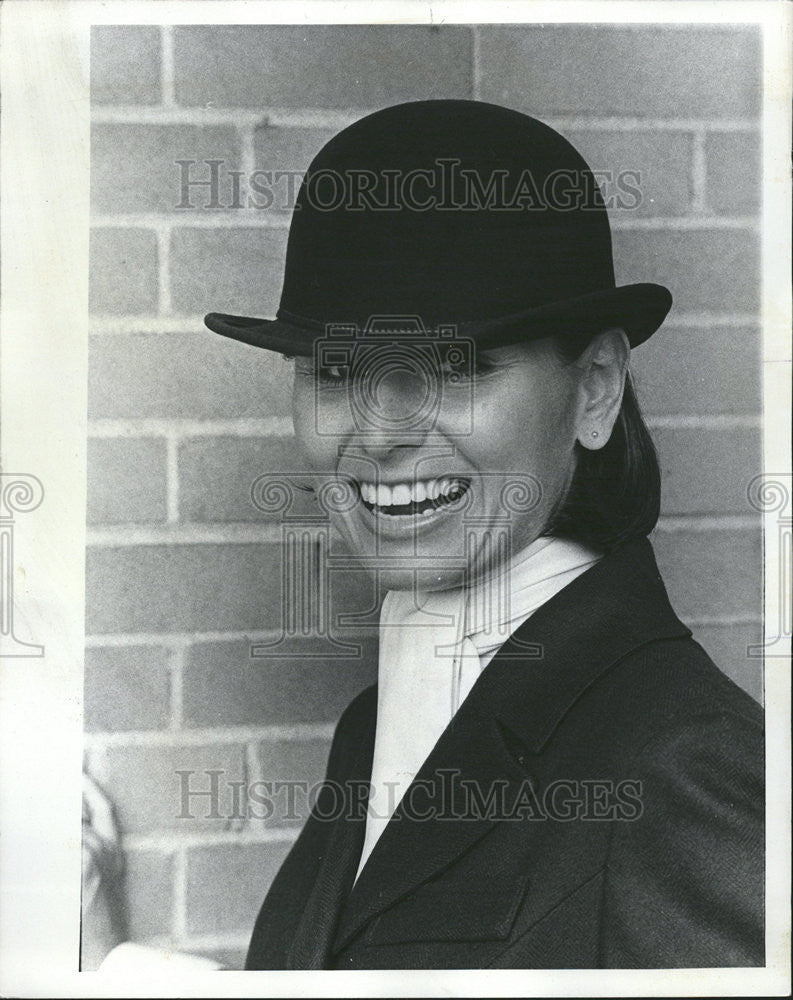 1976 Press Photo British flavor Bowler Derby hat woemn Barbara Marshall Cloth - Historic Images