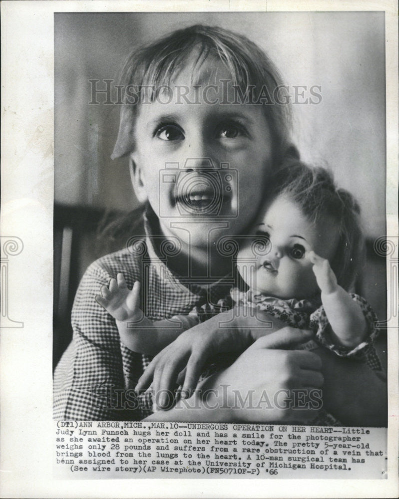 1966 Press Photo Little Judy Lynn Funsch doll Pretty lungs blood surgical - Historic Images