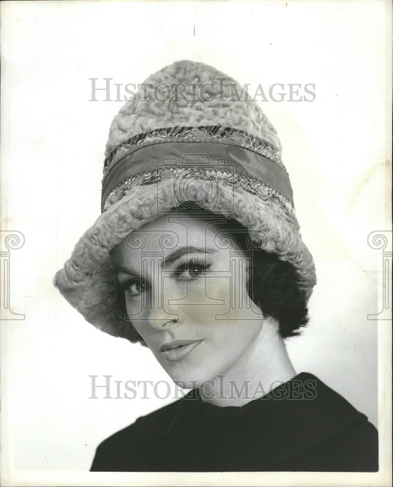 1963 Press Photo Fur Top Fashion News Fall John Color Persian Lamb Green Cloche - Historic Images