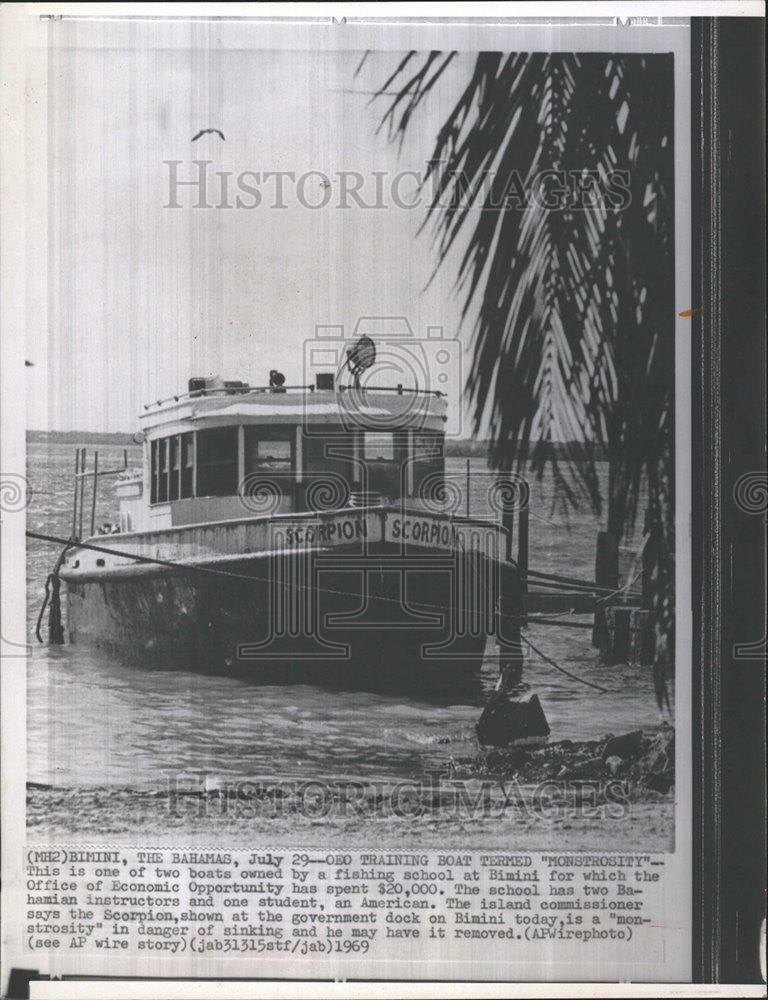 1969 Press Photo Bimini Bahamas Economic Opportunity Fishing Boat Students - Historic Images