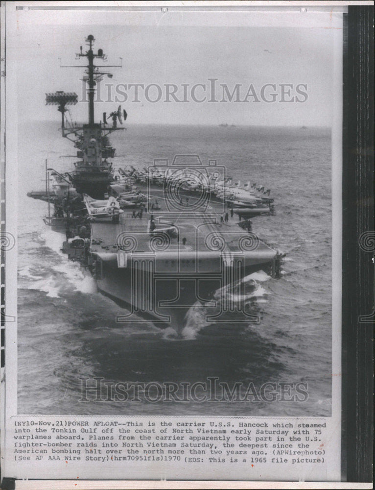 1970 Press Photo U.S.S. Hancock helping marine in North Vietnam. - Historic Images