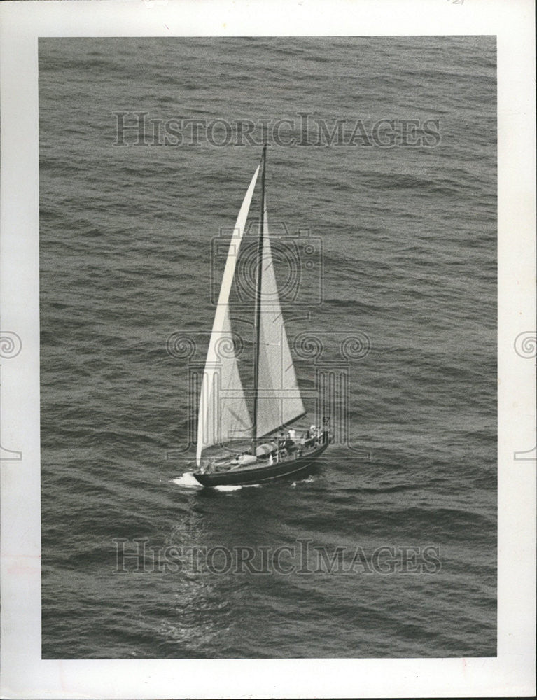 1959 Press Photo Boat Sail Sea Man Watercraft Travel - Historic Images