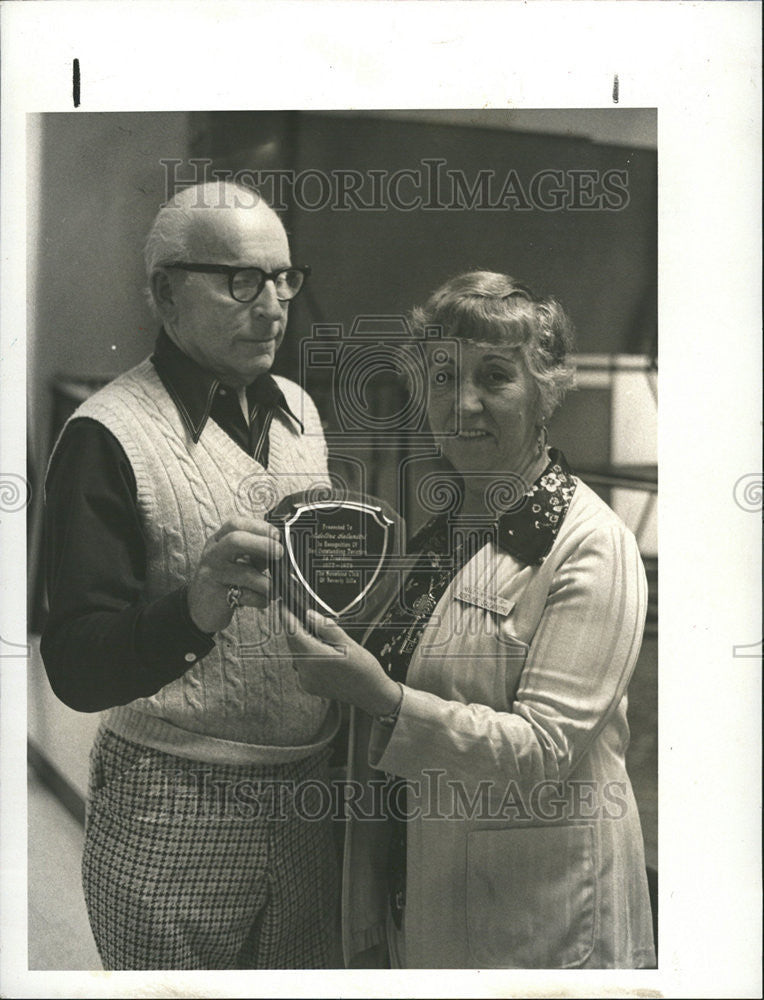 1979 Press Photo Otto Nagler Adeline Salanitri presentation award service event - Historic Images