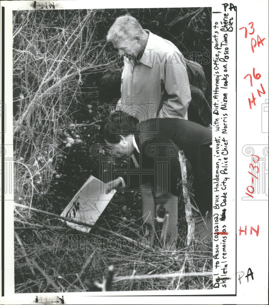 1981 Press Photo Skeletons Remains Investigation Florida Area - Historic Images