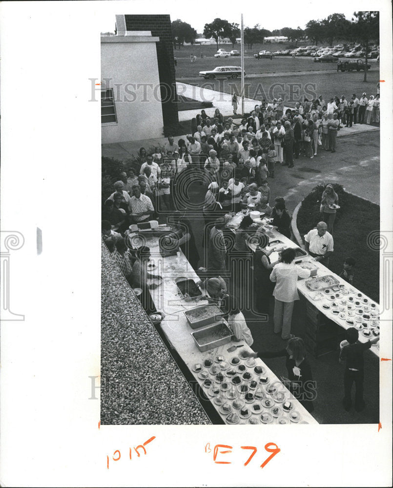 1973 Press Photo Annual Elfers PTA Fish Fry Held Twelve Years Usual Success Year - Historic Images