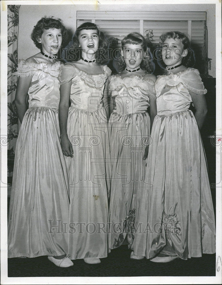 1952 Press Photo Carlene Sykes Sherry McCormick Joanne Smith Sadonna Smith - Historic Images