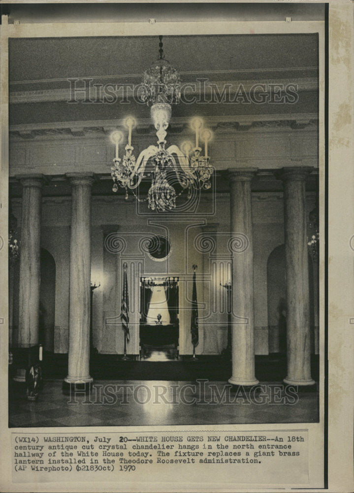 1970 Press Photo Crystal Chandelier White House Interior Decorations - Historic Images