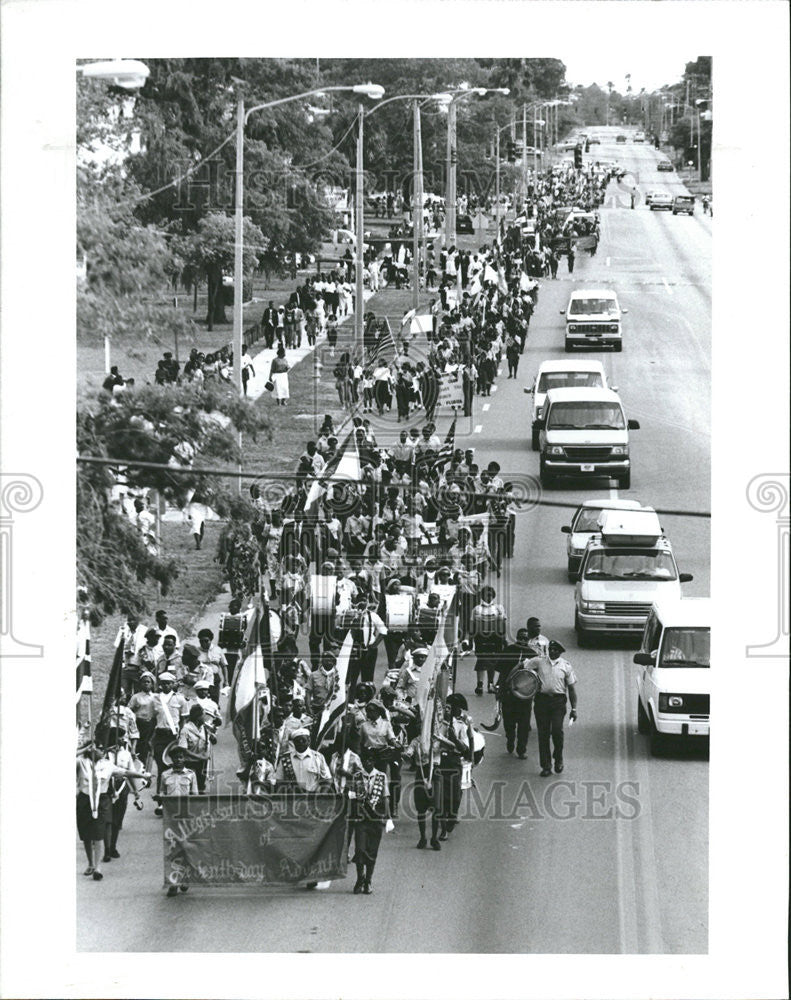 1993 Press Photo Downtown St.Petersburg parents paraded drugs Young people - Historic Images