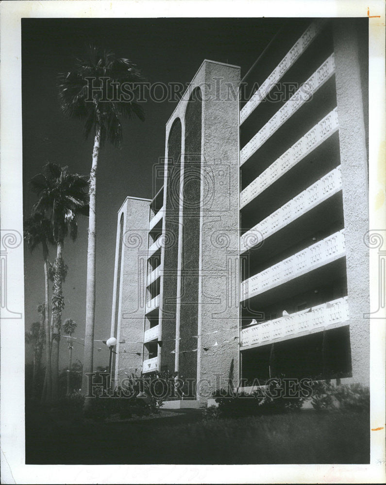 1972 Press Photo Park Central Towers Condominium Heads Condonetics Realty - Historic Images