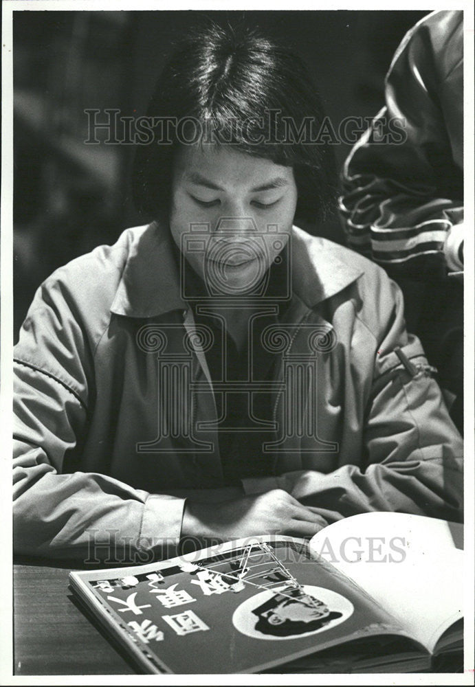 1982 Press Photo Littleton School District Bemis Library Vietnamese refugee Van - Historic Images