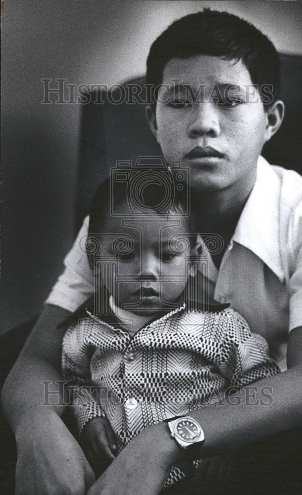 1975 Press Photo South Huy Tien Vietnam Refugees - Historic Images