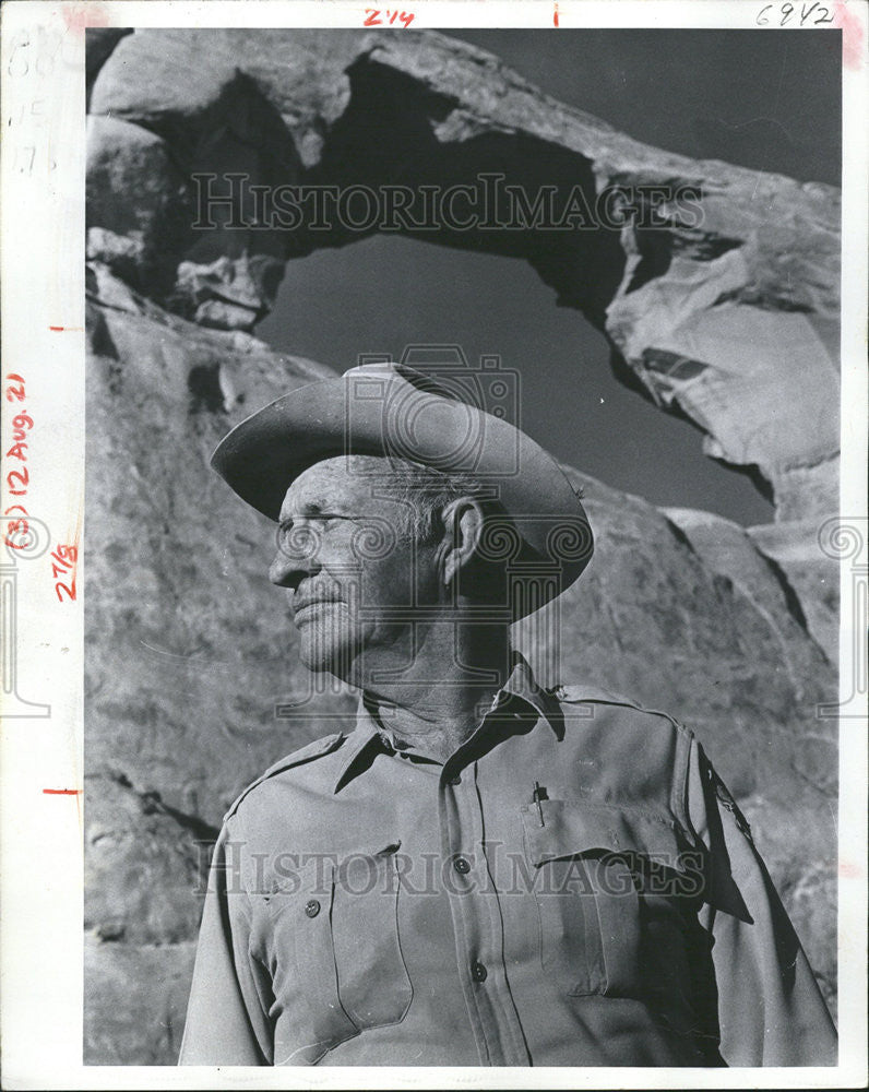 1972 Press Photo Bates Wilson National Park Supervisor - Historic Images