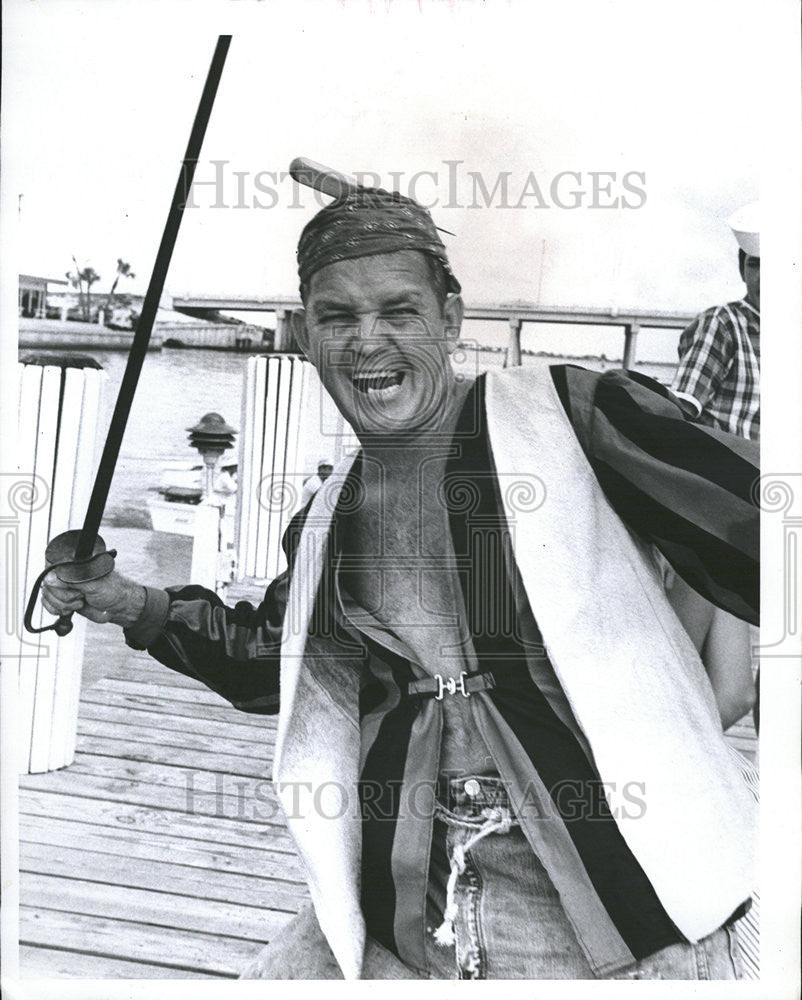 1965 Press Photo Dusty Crum Florida Treasure Hunt Participant - Historic Images