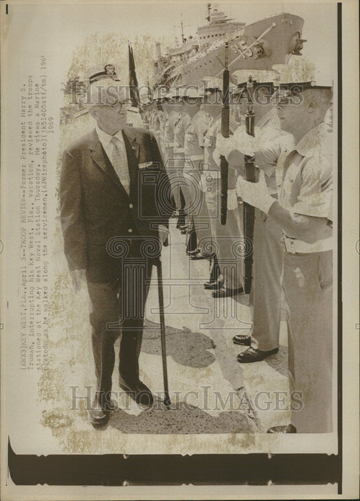 1969 Press Photo President Harry Truman US politician troop Marina servicemen - Historic Images