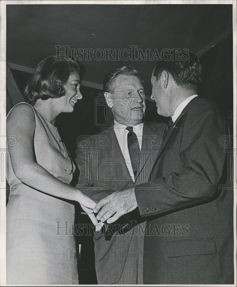 1968 Press Photo Mr. and Mrs. Nelson Rockefeller with John Cove ...