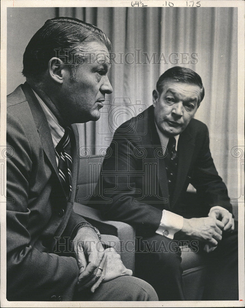 1972 Press Photo Bruce Rockwell chamber Commerce chairman William Johnson Harper - Historic Images