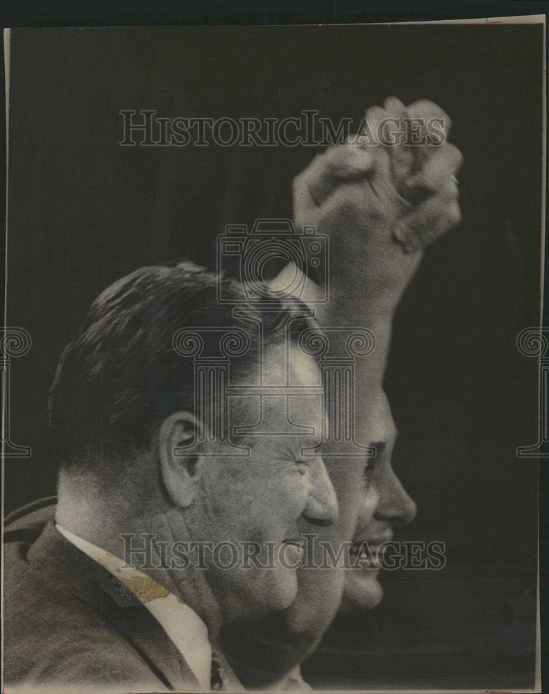 1968 Press Photo Nelson Rockefeller wife convention microphones - Historic Images