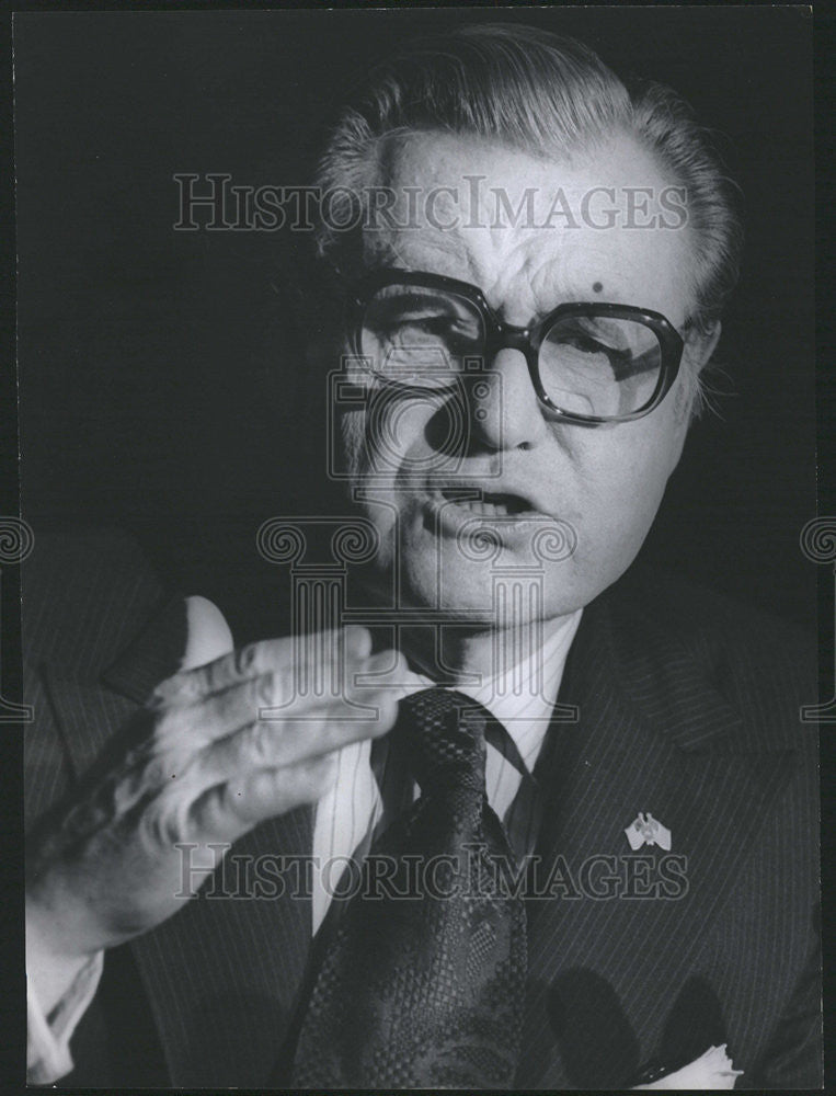 1975 Press Photo Nelson Rockefeller vice president politician Democratic Party - Historic Images