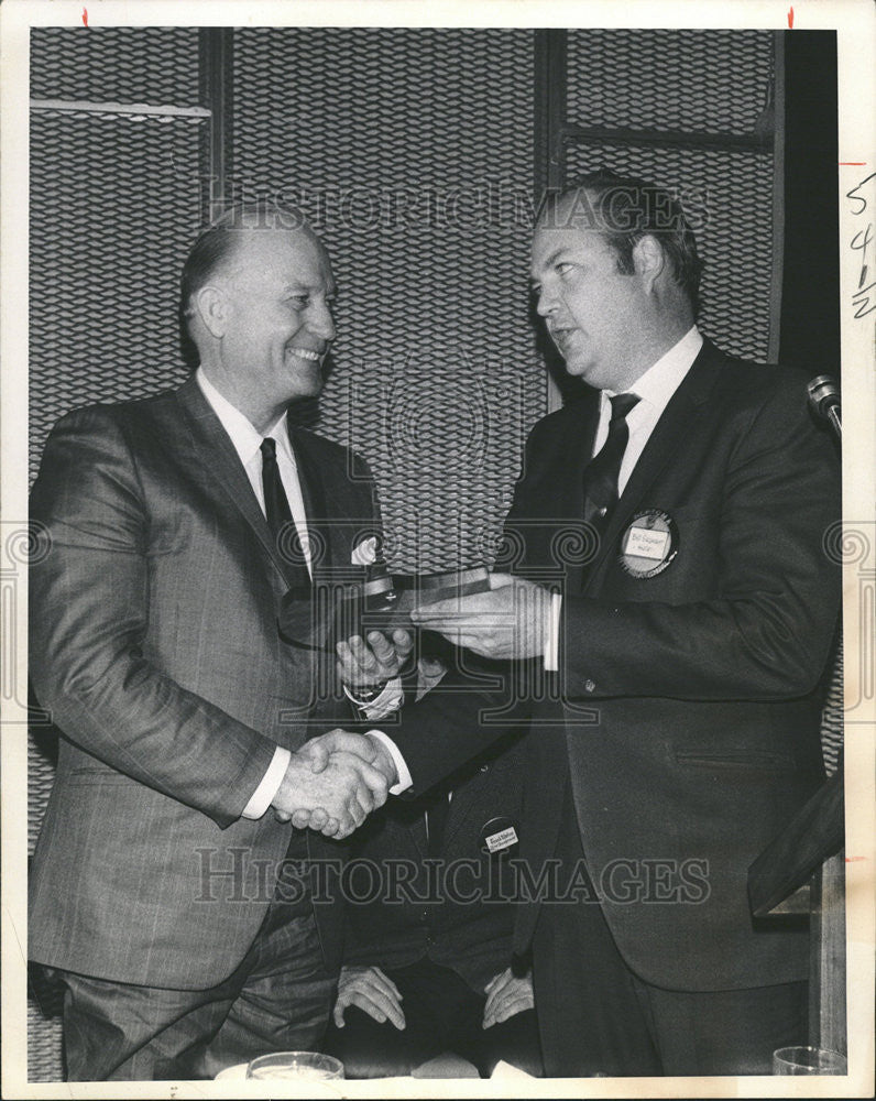 1969 Press Photo Dan Thornton Citizen award William Sageser Sertoma Club - Historic Images