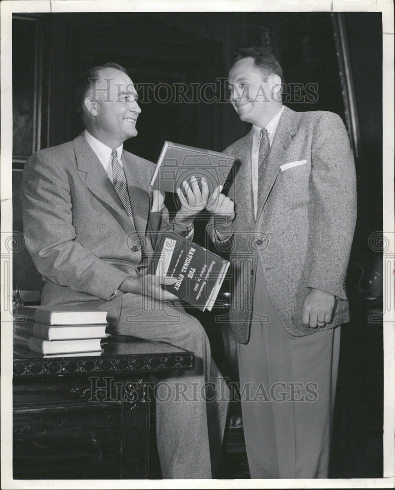 1954 Press Photo Martin Proffesor Colorado University Gave Thornton Reports - Historic Images