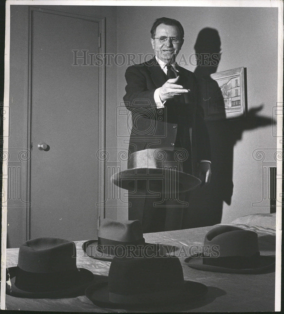 1958 Press Photo Bryon Rogers fifth hat election - Historic Images