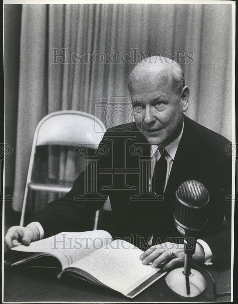 1962 Press Photo Francis Robinson Biographies Music Metropolitan Opera radio - Historic Images