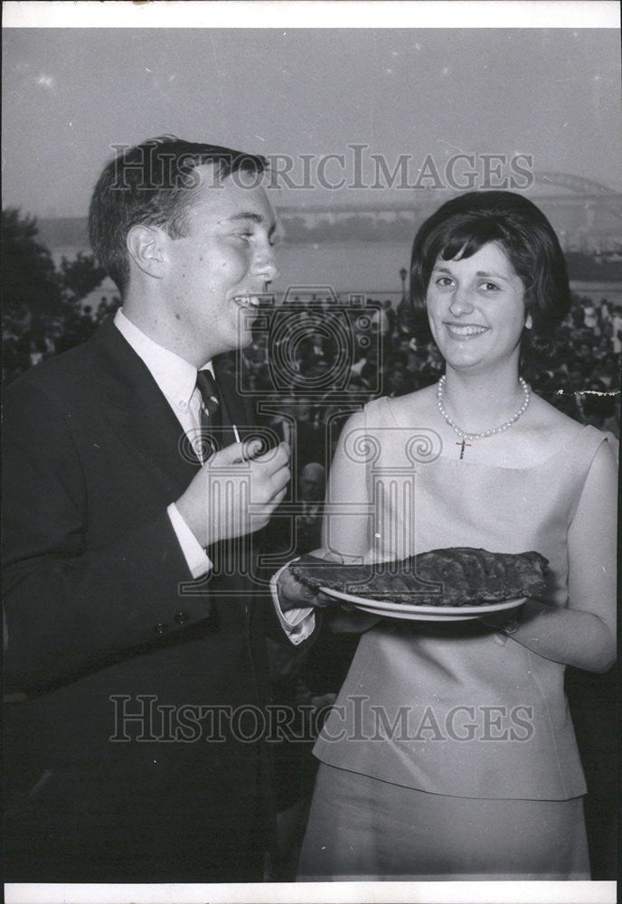 1964 Press Photo Barbecue Political Circuit Lynda Bird Johnson Bob Wagner - Historic Images