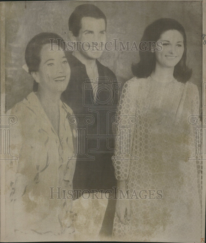 1967 Press Photo Lynda Johnson Vacation Escort Hamilton Hostess Oberon Home - Historic Images