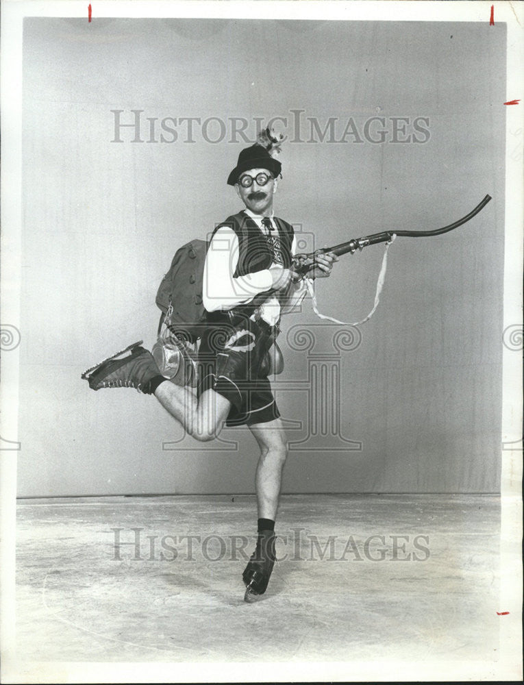 1966 Press Photo Comic Ice Skater Ted Deeley Holiday Special Host Milton Berle - Historic Images