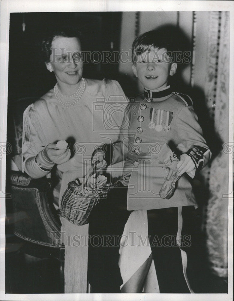 1939 Press Photo Lady Astor British Politica social circle dandle guest - Historic Images