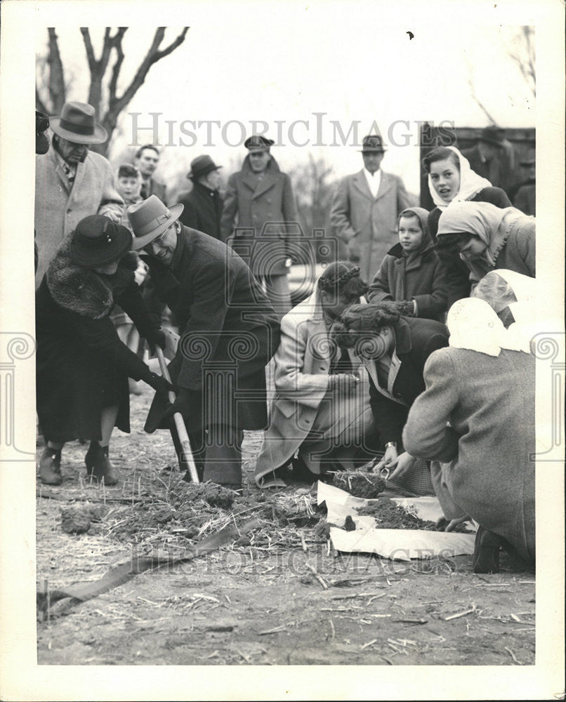 Press Photo City Park Baptist Church Members Ground Breaking New Building Mich - Historic Images