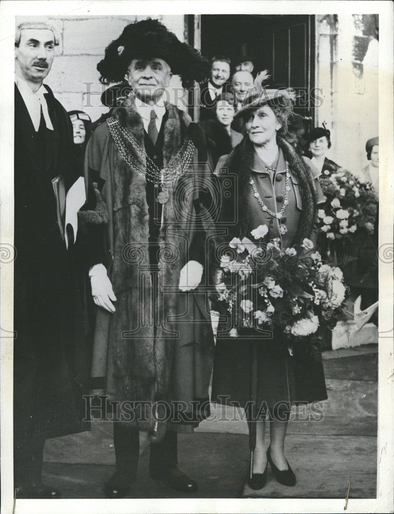 1939 Press Photo Plymouth England Viscount Astor Lady Mayoral Robes Mayor Lord - Historic Images