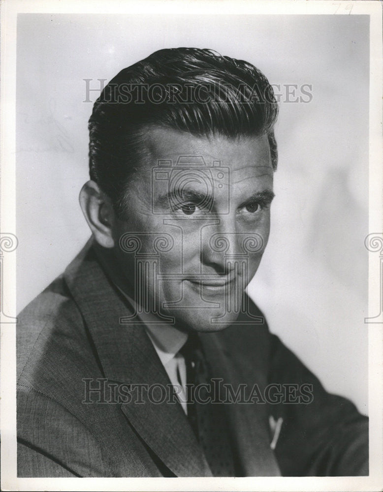 1966 Press Photo Kirk Douglas stage film actor Bad Beautiful Gunfight Corral - Historic Images